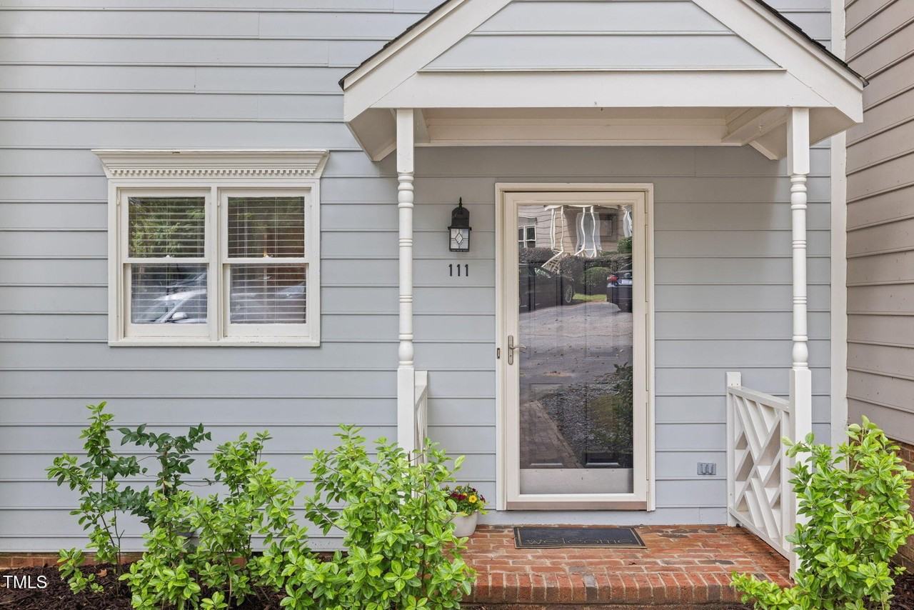 111 Strass Ct - Photo 2 of 32