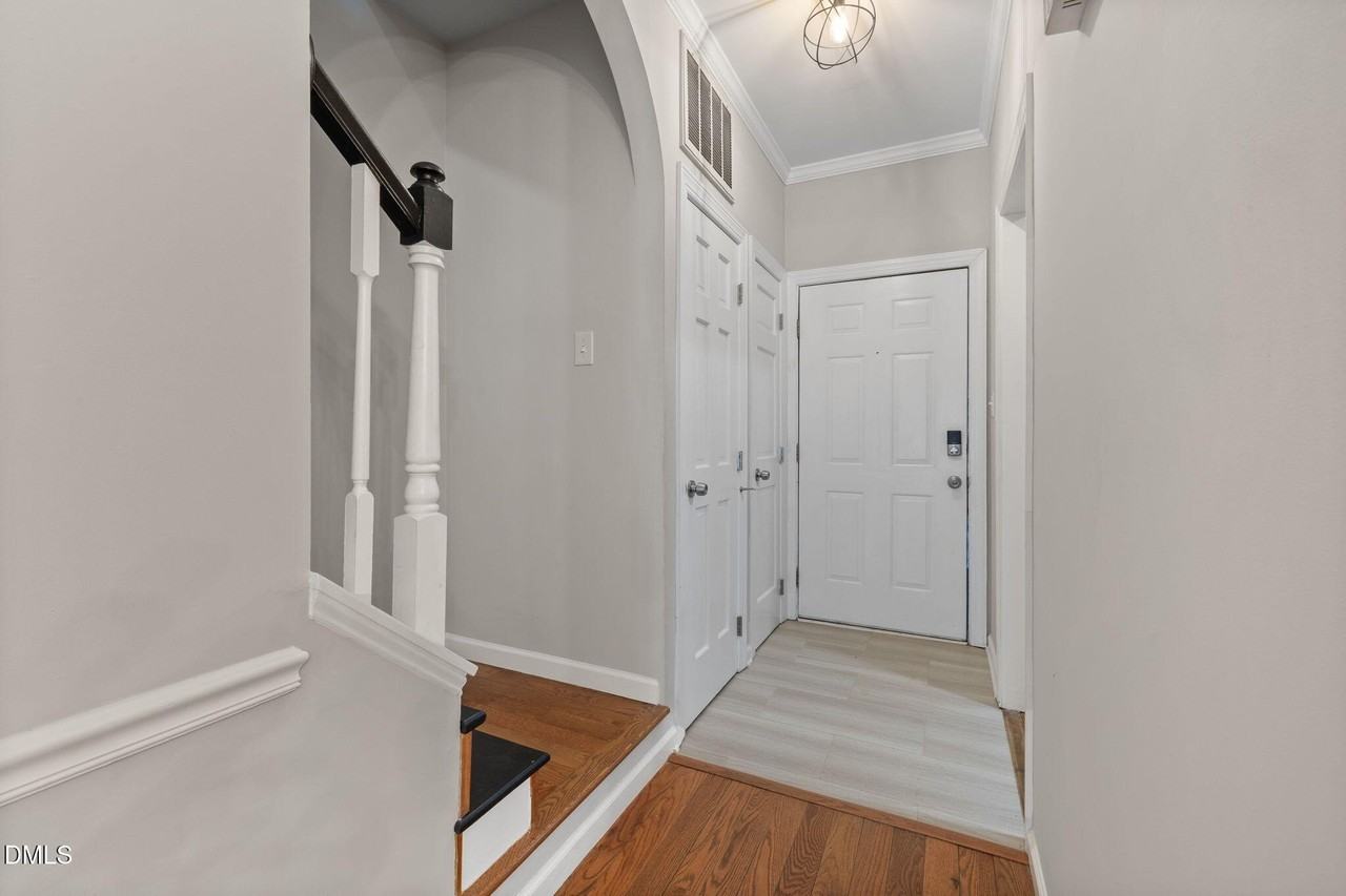 111 Strass Ct - Photo 3 of 32