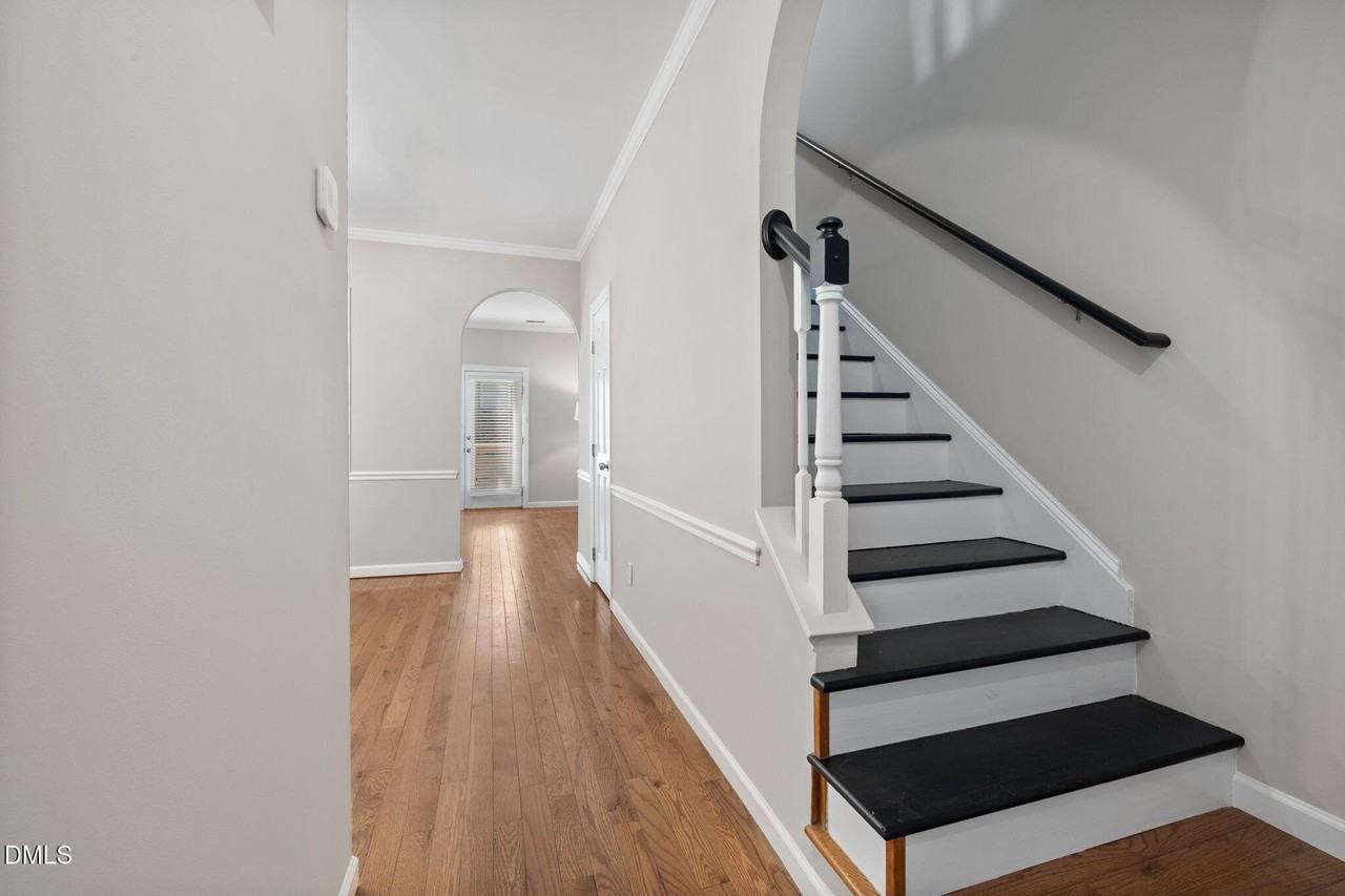 111 Strass Ct - Photo 4 of 32