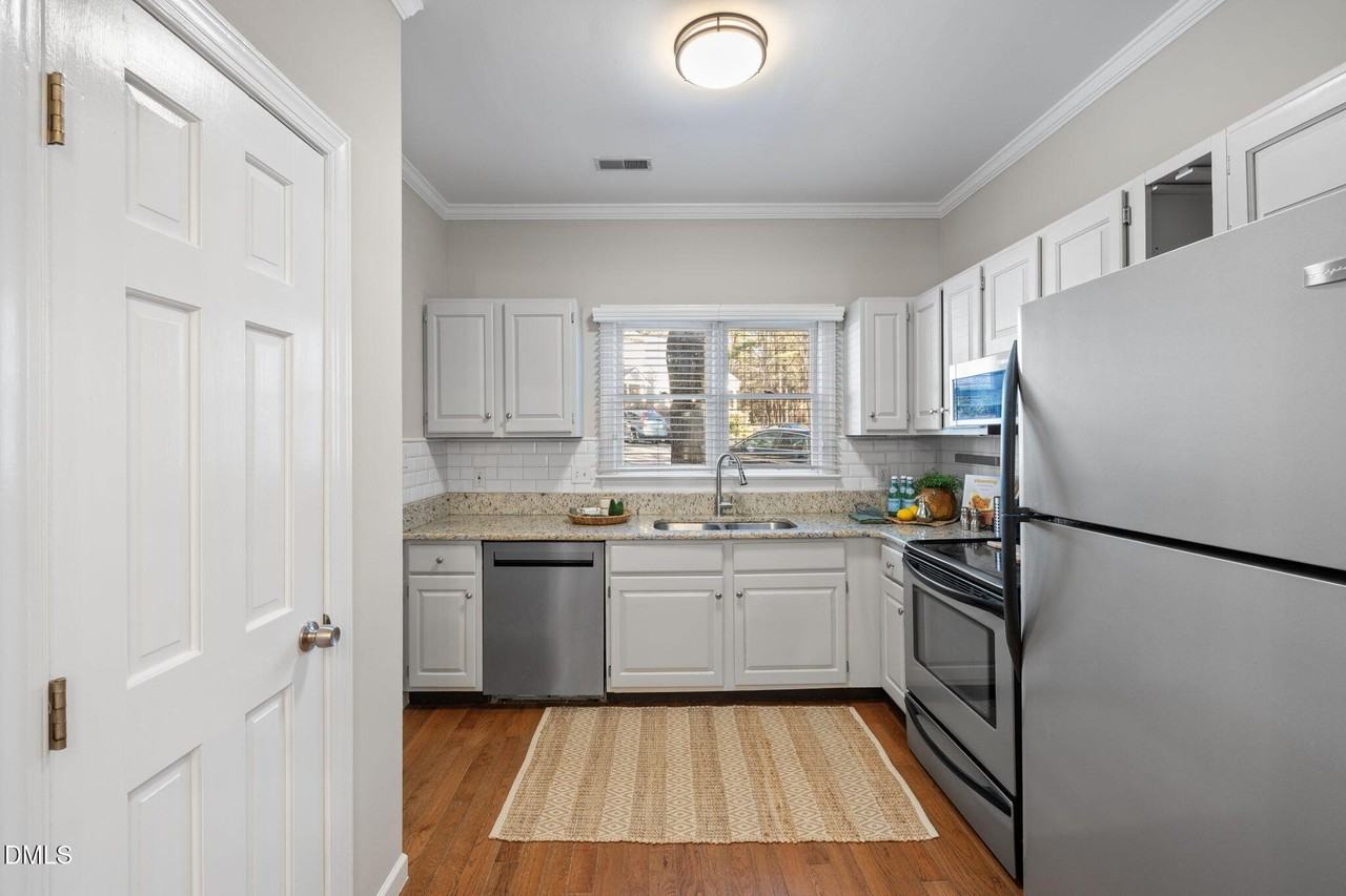 111 Strass Ct - Photo 5 of 32