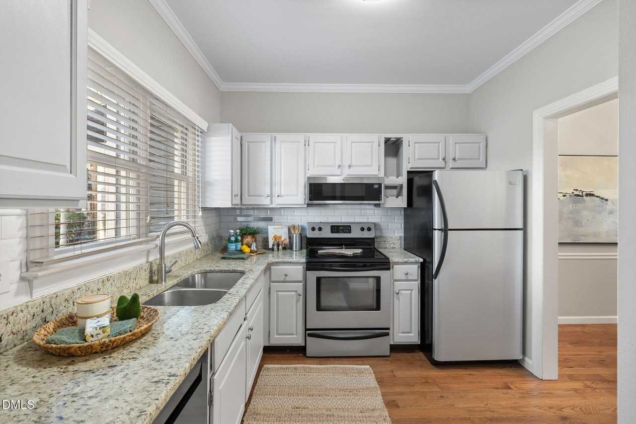 111 Strass Ct - Photo 7 of 32