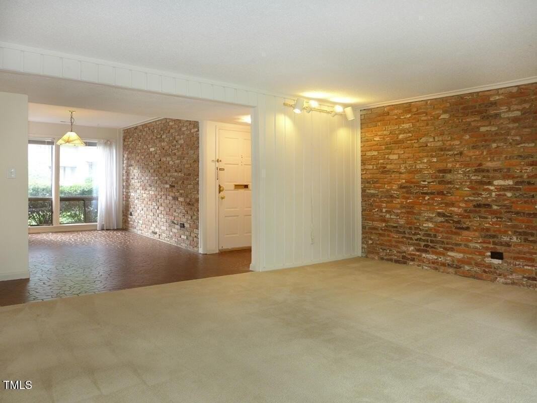 1305 Oak Tree Dr - Photo 2 of 19