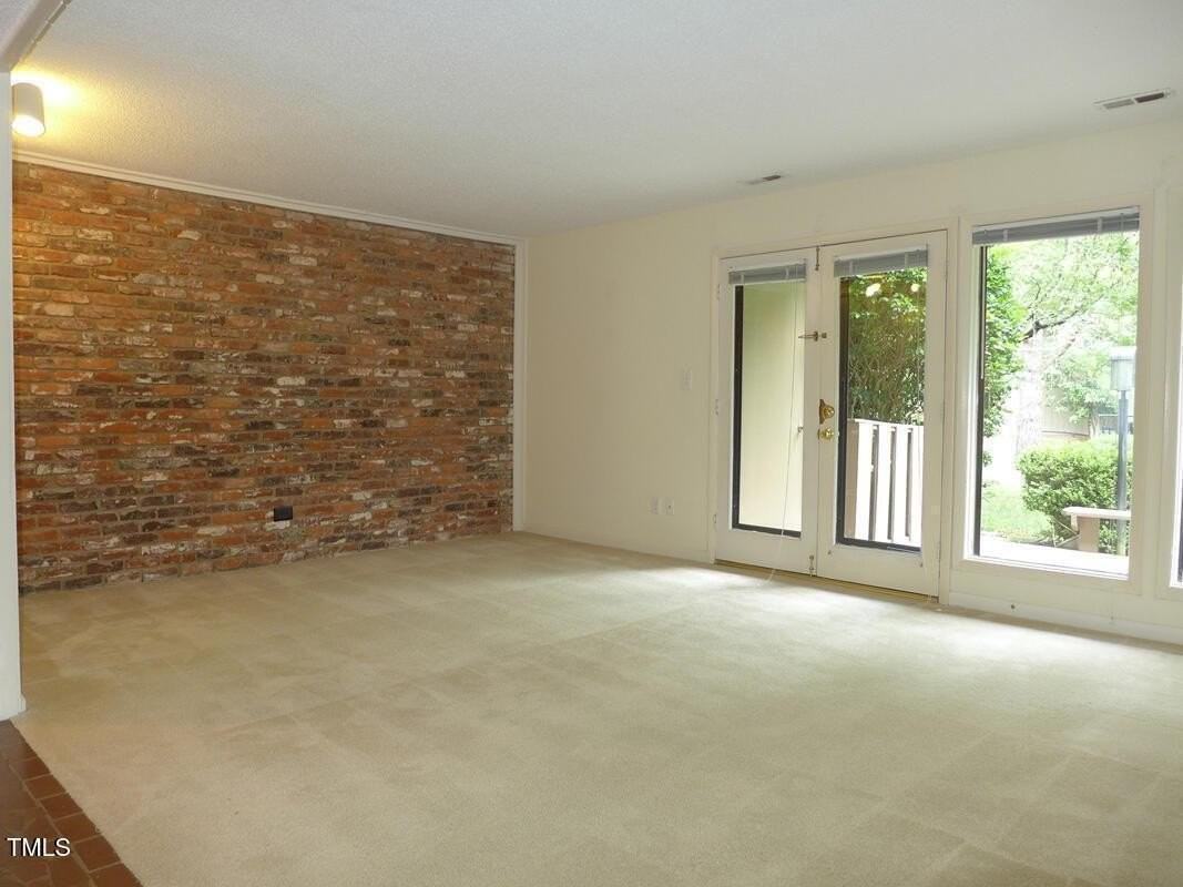 1305 Oak Tree Dr - Photo 4 of 19