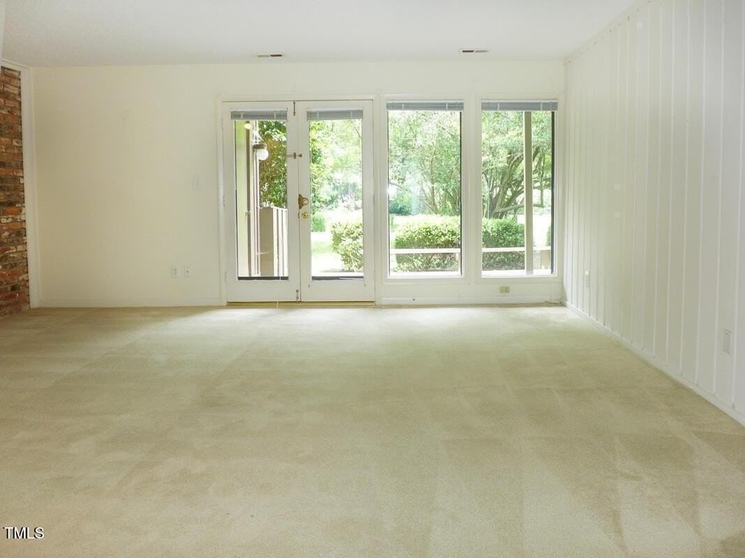 1305 Oak Tree Dr - Photo 5 of 19