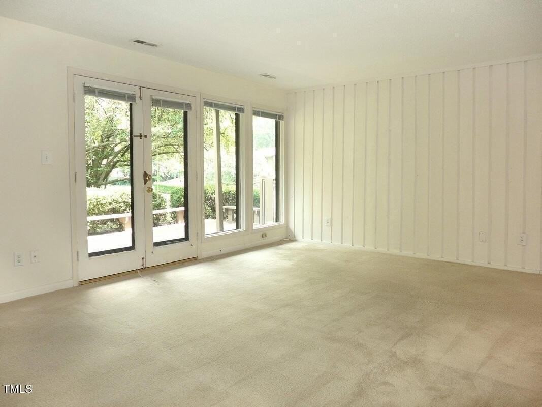 1305 Oak Tree Dr - Photo 6 of 19