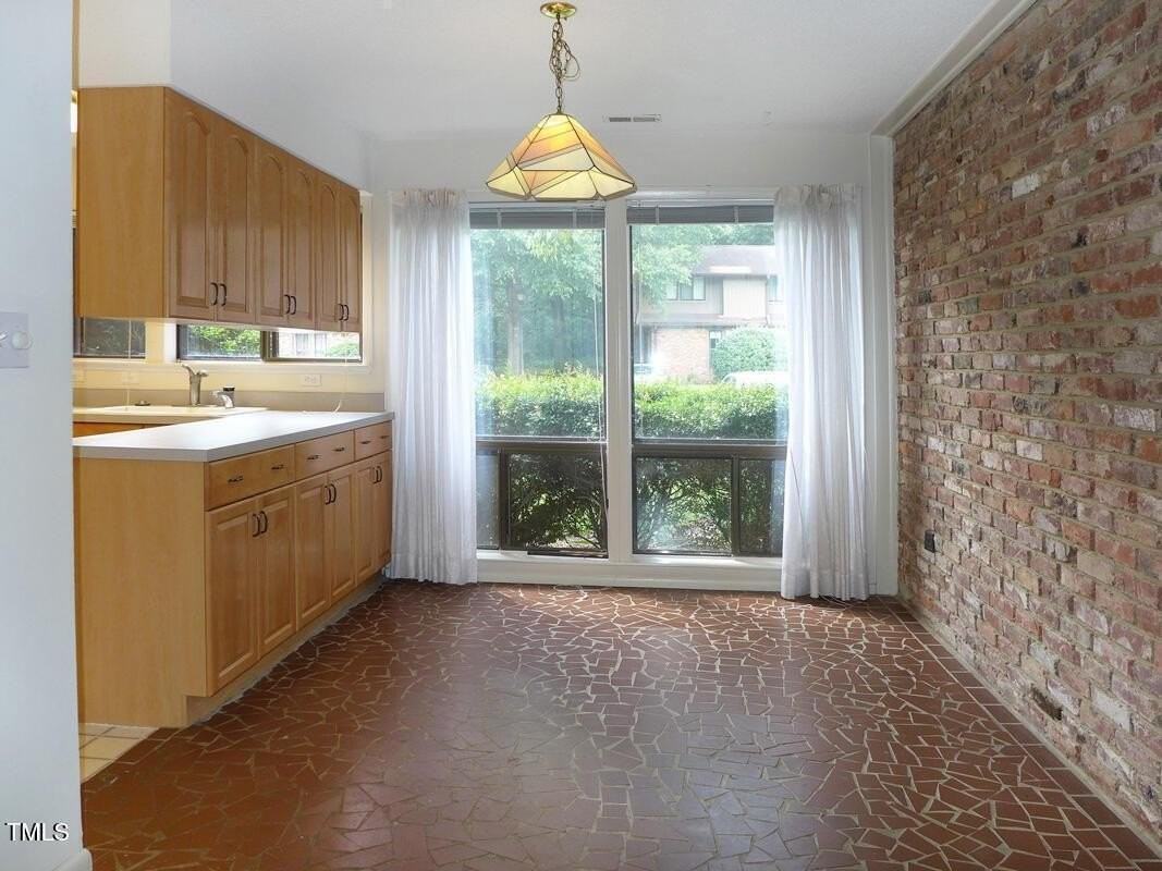 1305 Oak Tree Dr - Photo 7 of 19