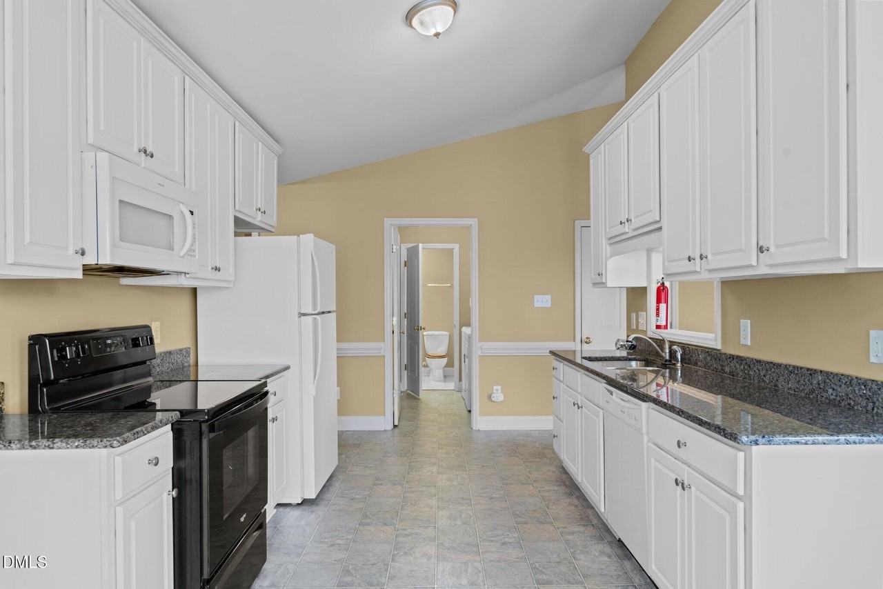 173 Ariel St - Photo 7 of 17