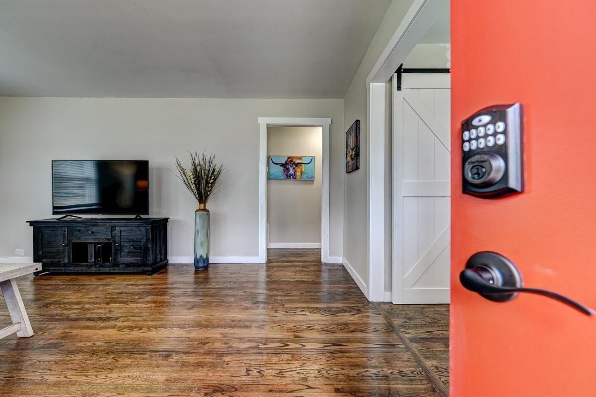 1409 Faye Dr - Photo 3 of 24