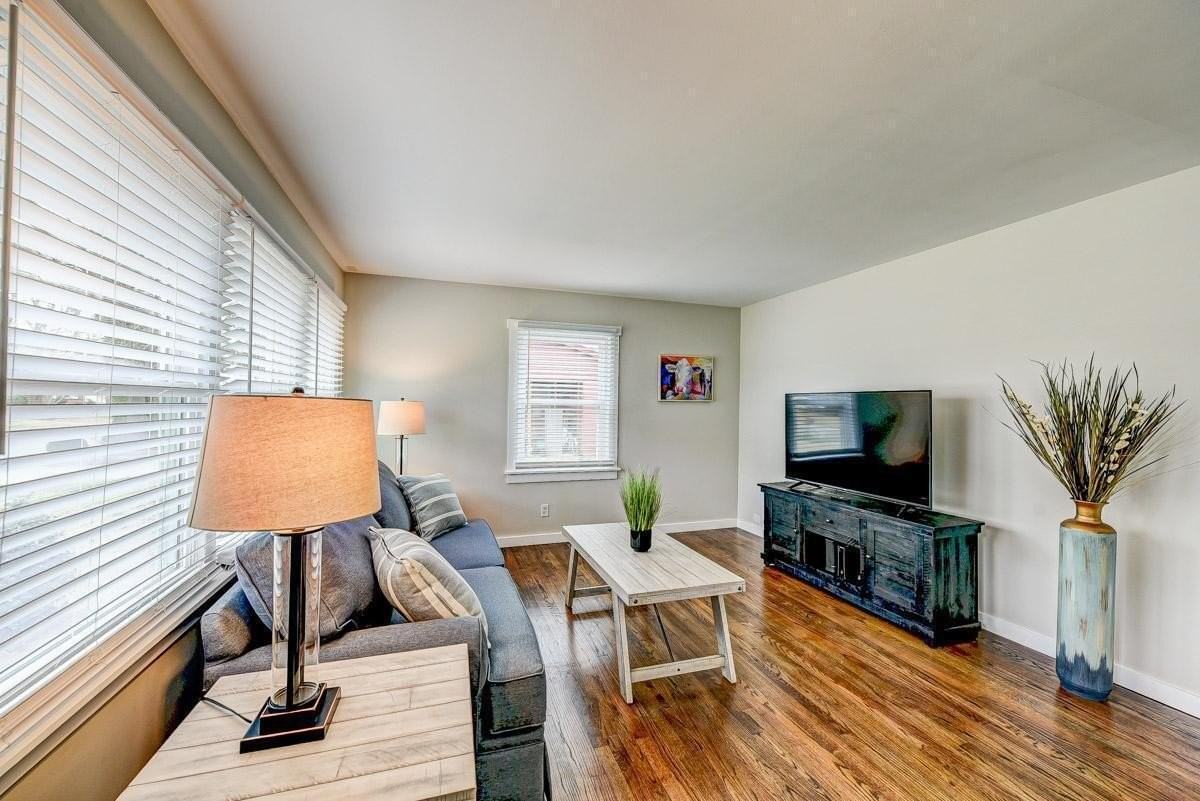 1409 Faye Dr - Photo 6 of 24