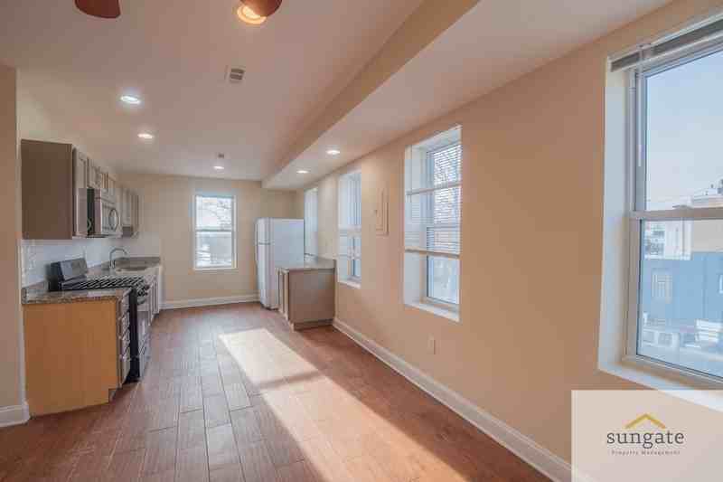 4032 Falls Rd - Photo 7 of 21