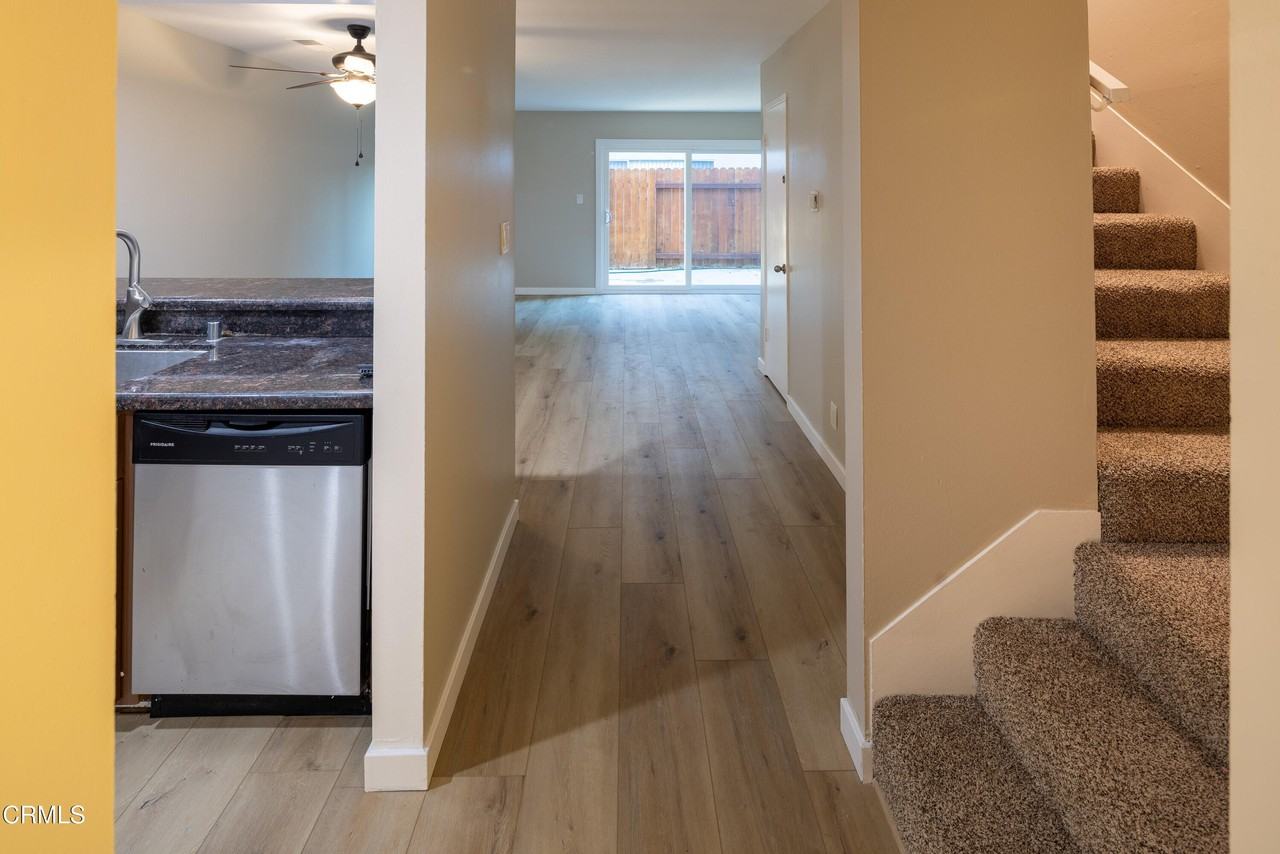 2503 Bayshore Ave - Photo 4 of 17