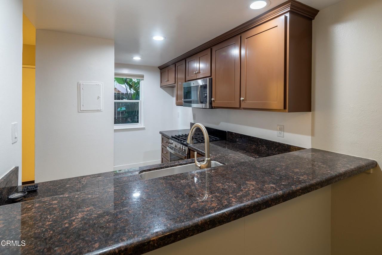 2503 Bayshore Ave - Photo 7 of 17