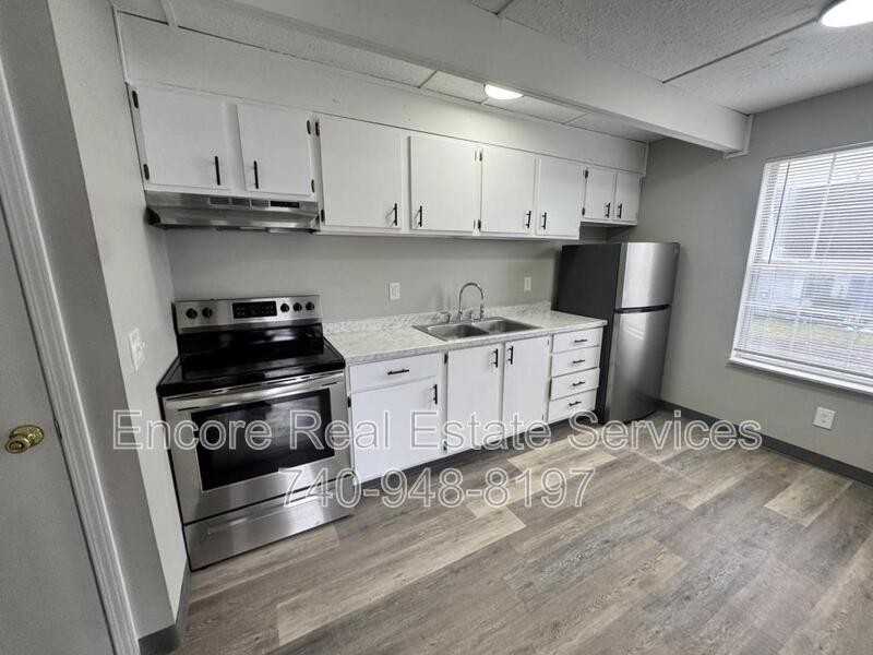 573 Brookside Ct - Photo 3 of 10