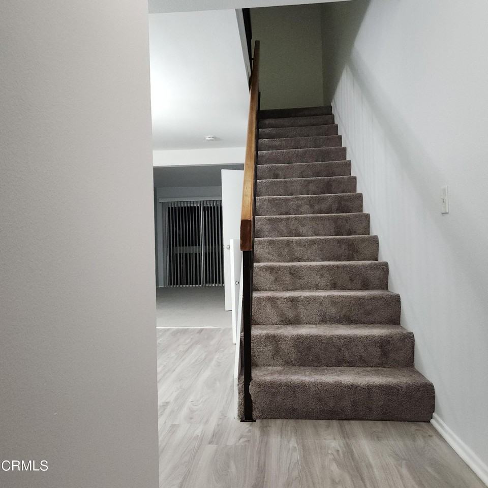 209 S Ventura Rd #36 - Photo 3 of 35