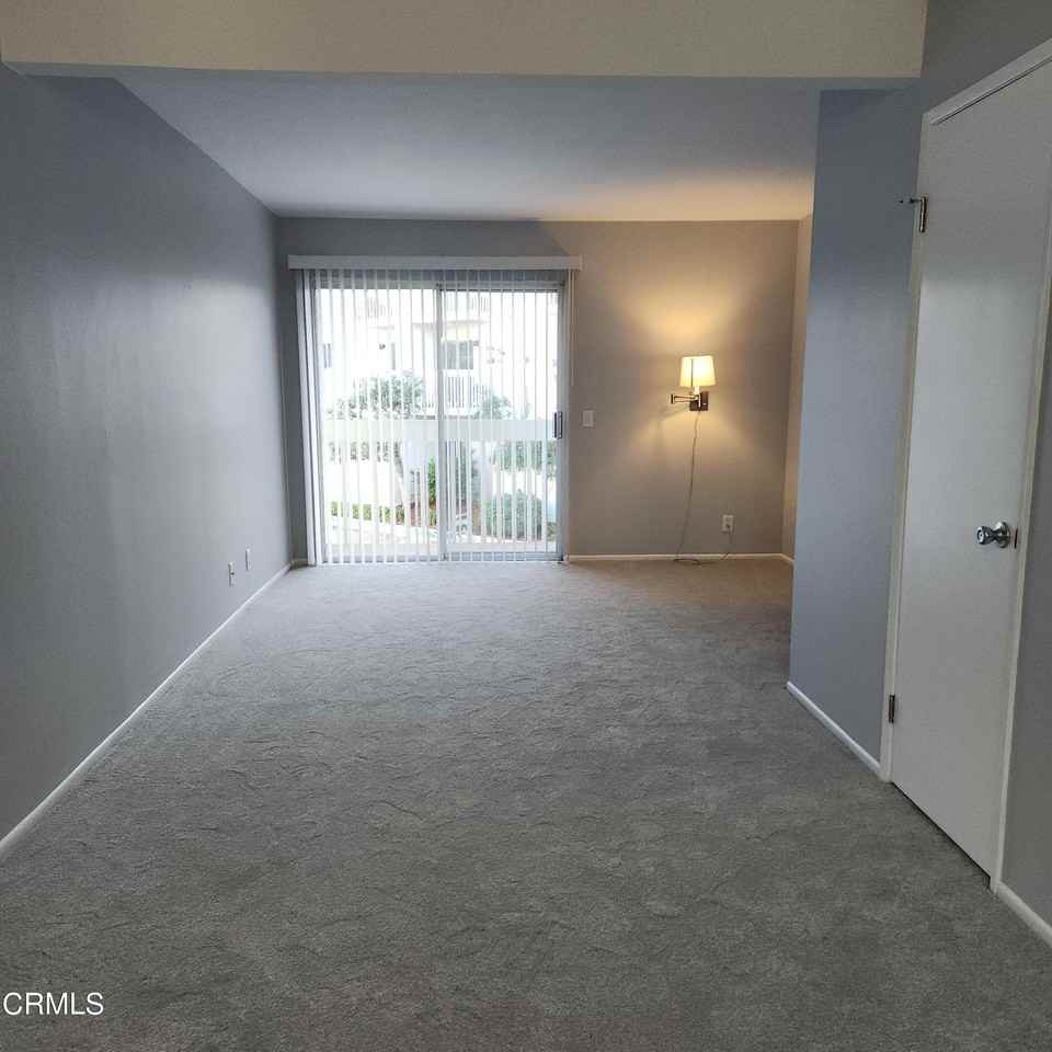 209 S Ventura Rd #36 - Photo 5 of 35