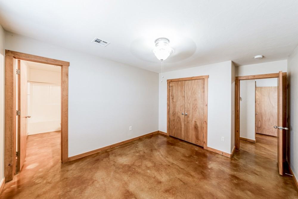 2503 W 58th St #1 - Photo 7 of 17