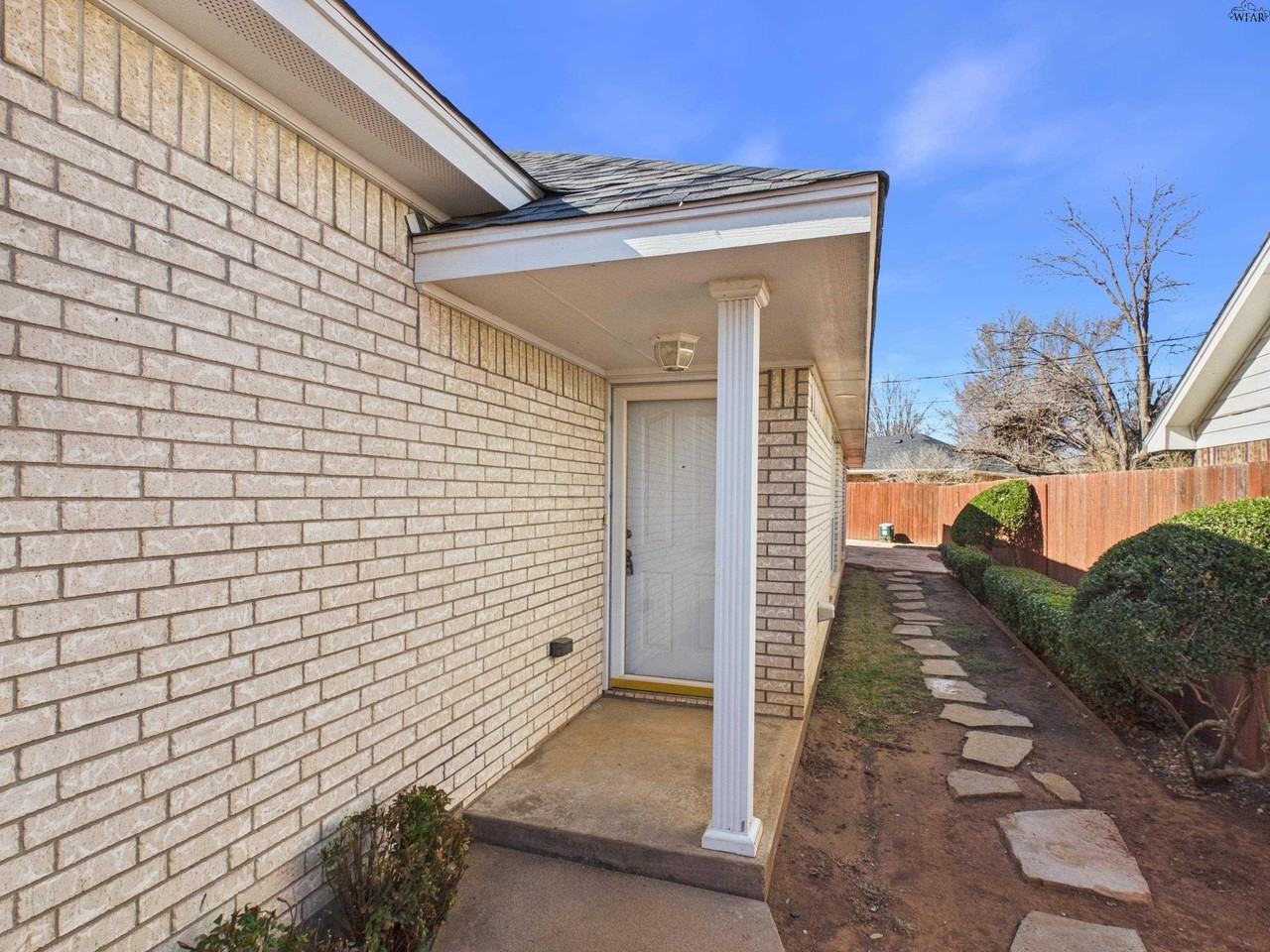 4836 Shenandoah Dr - Photo 5 of 37