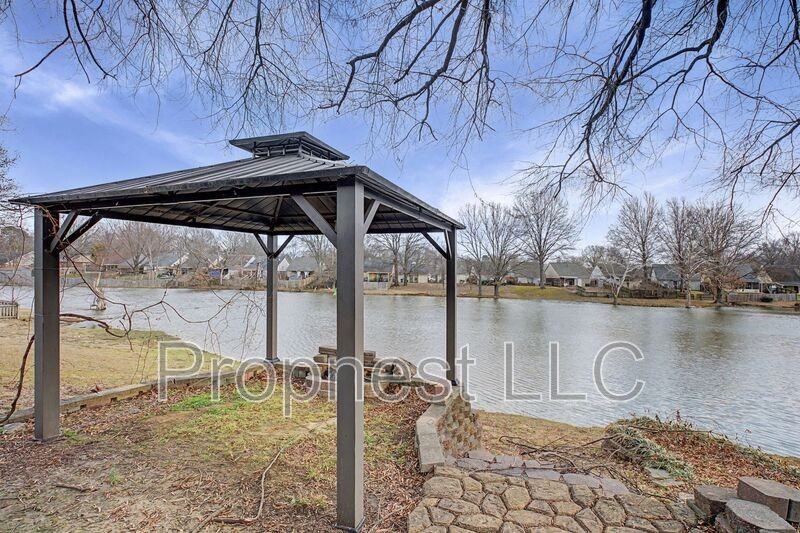 7432 Overlook Dr - Photo 3 of 14