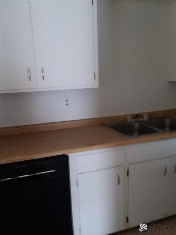 2880 S 1st Ave #D - Photo 3 of 9