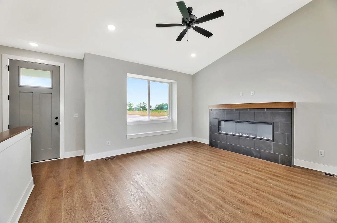 5424 W 42nd St S - Photo 2 of 36