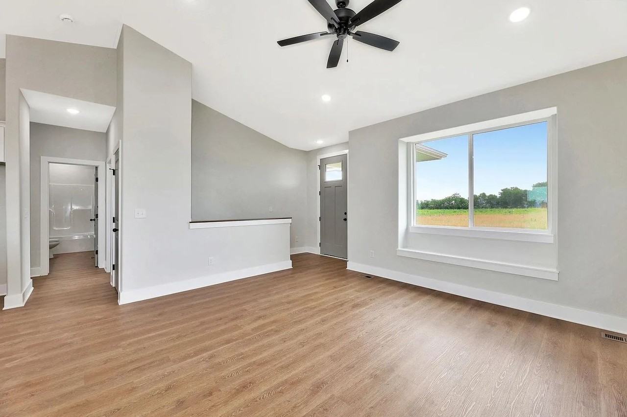 5424 W 42nd St S - Photo 3 of 36