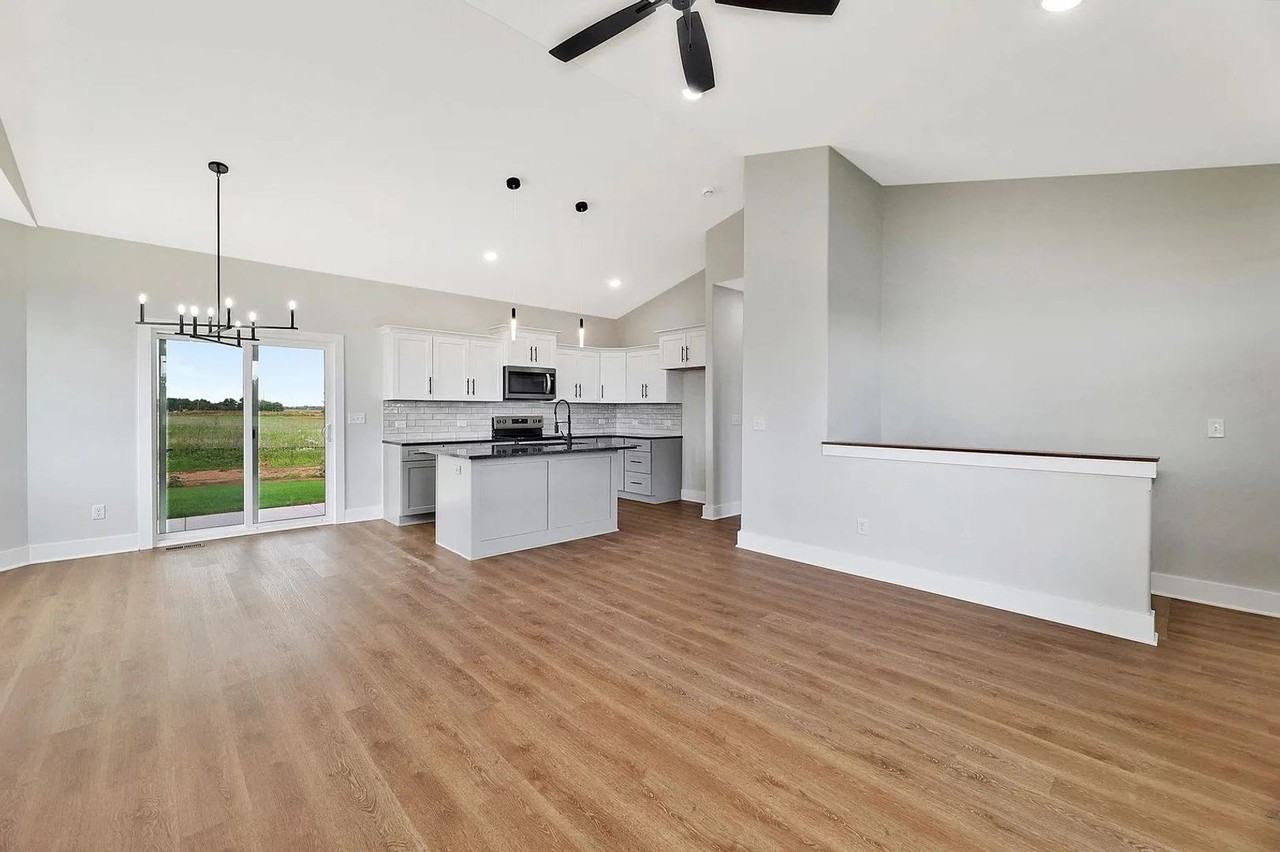 5424 W 42nd St S - Photo 4 of 36