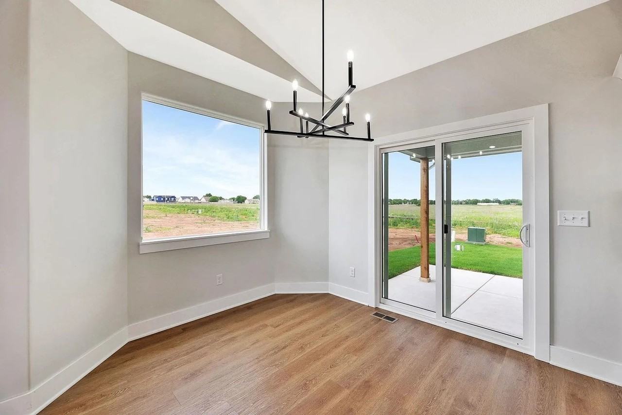 5424 W 42nd St S - Photo 6 of 36