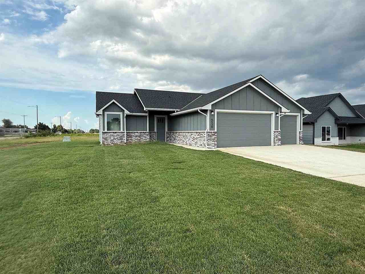 5538 W 42nd St S - Photo 3 of 18