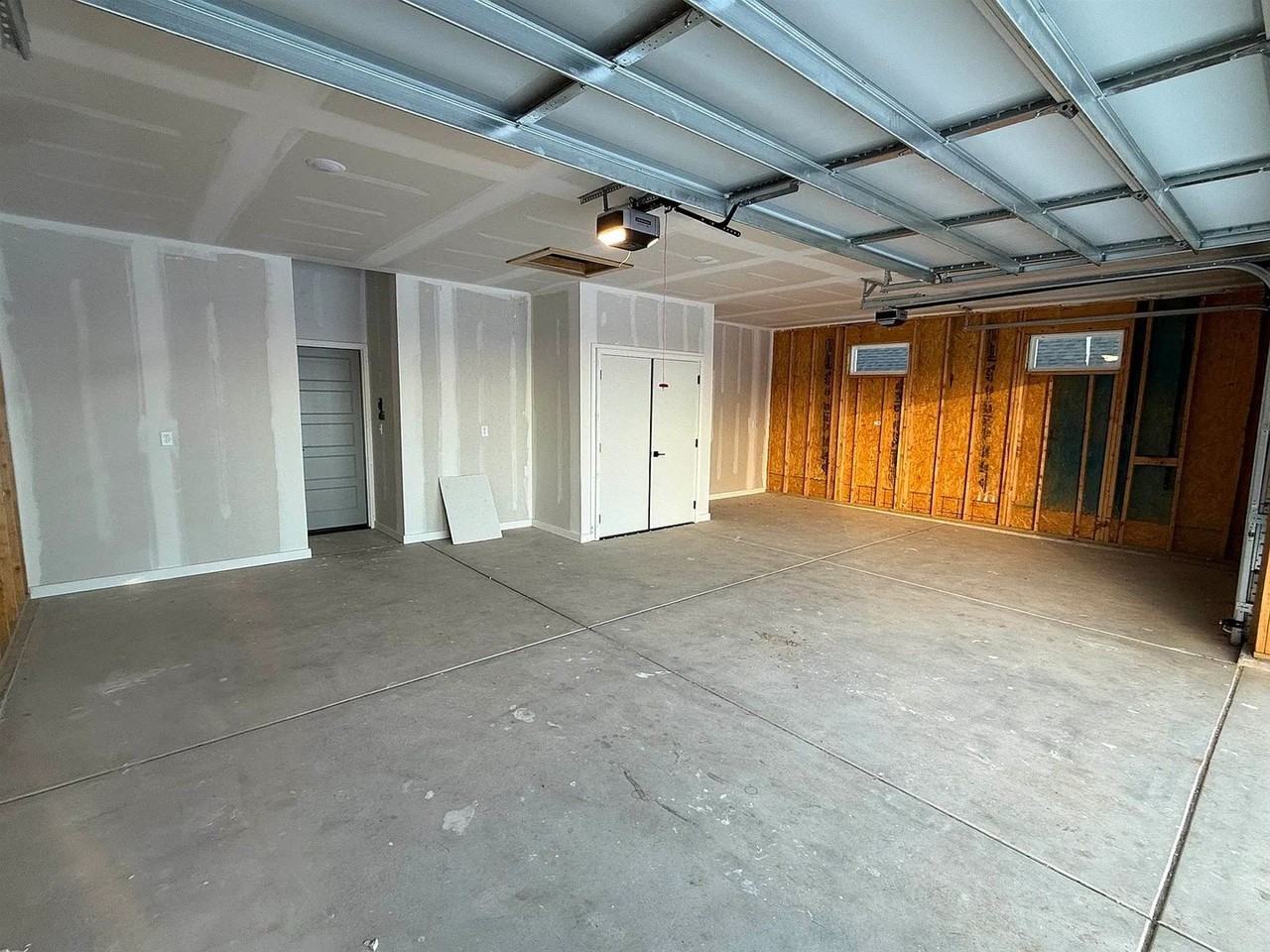 5538 W 42nd St S - Photo 5 of 18