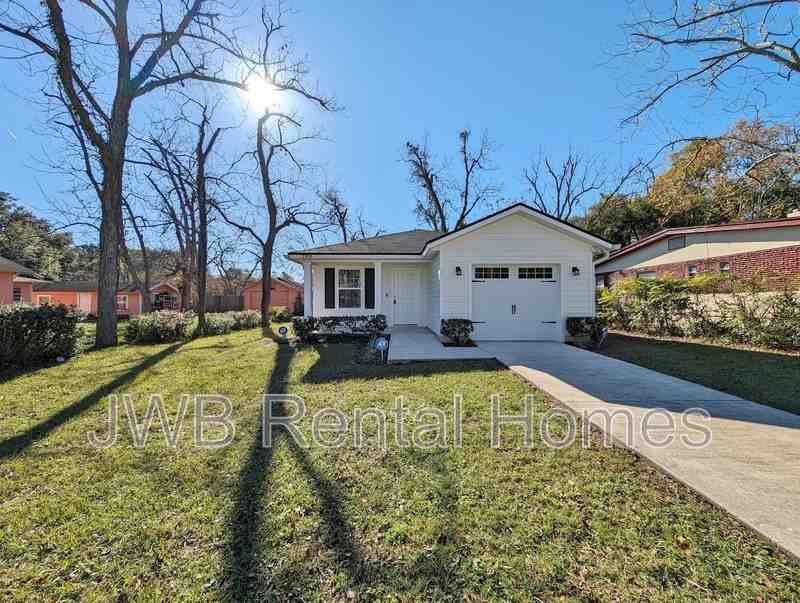 2958 Fitzgerald St - Photo 2 of 13