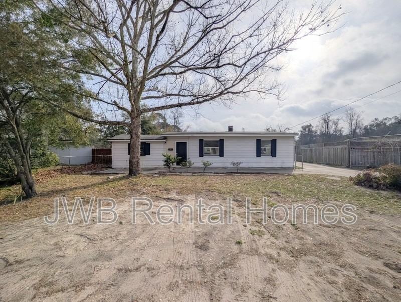 3813 Eve Dr E - Photo 2 of 19