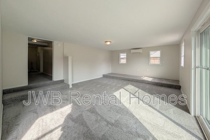 3813 Eve Dr E - Photo 5 of 19