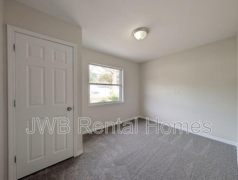 3813 Eve Dr E - Photo 7 of 19