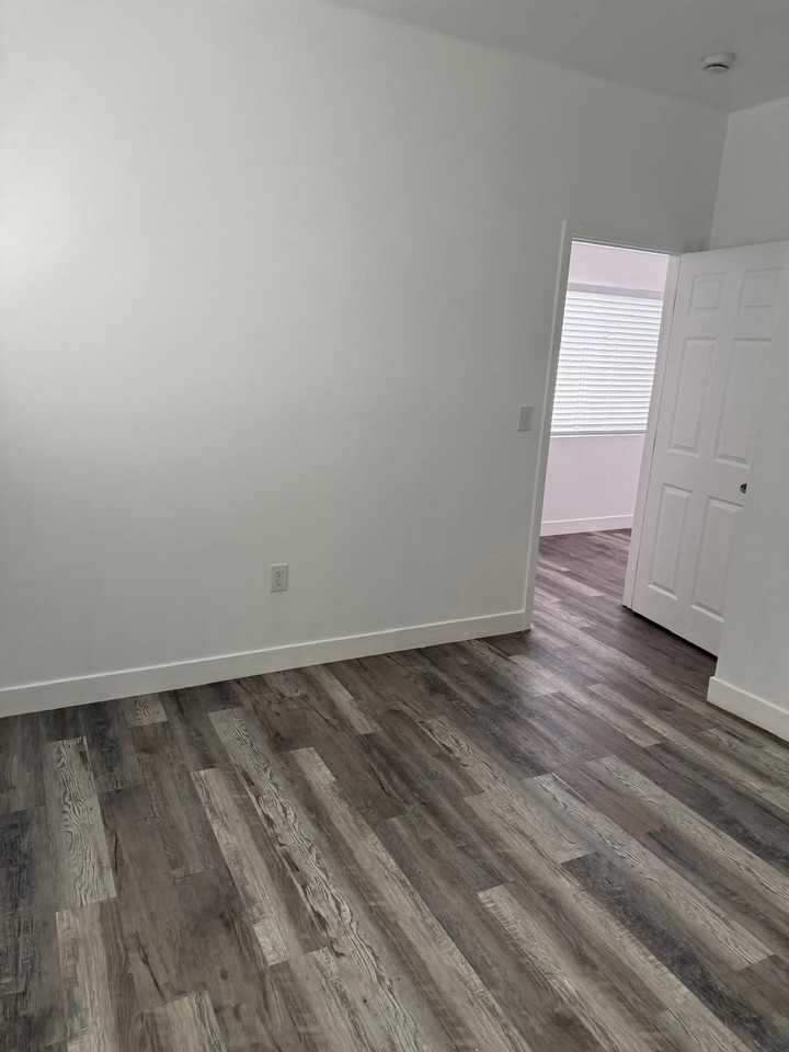 1122 E 27th St #1122 - Photo 3 of 11