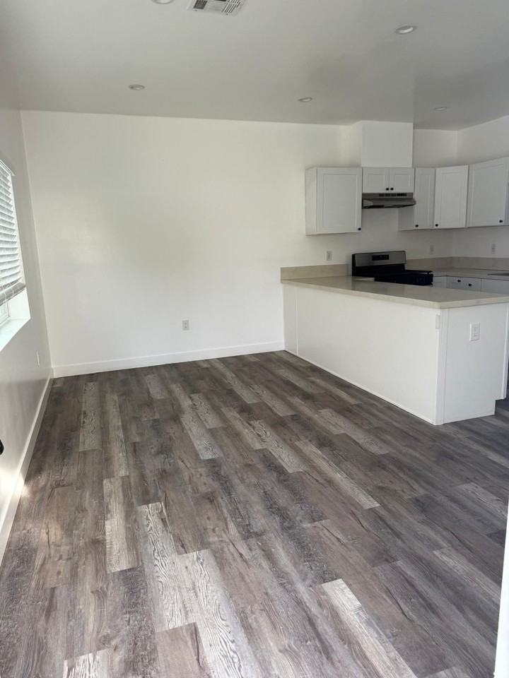 1122 E 27th St #1122 - Photo 5 of 11