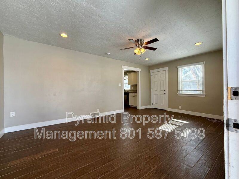 3185 S St #A - Photo 4 of 22