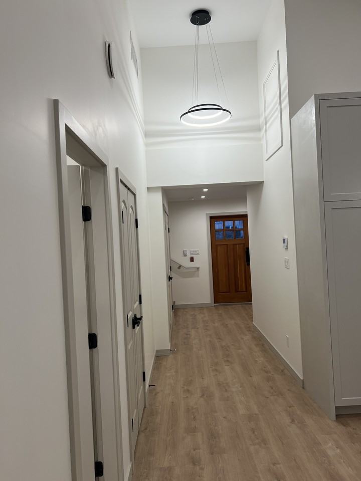 7925 East Saanich Rd #B - Photo 3 of 24