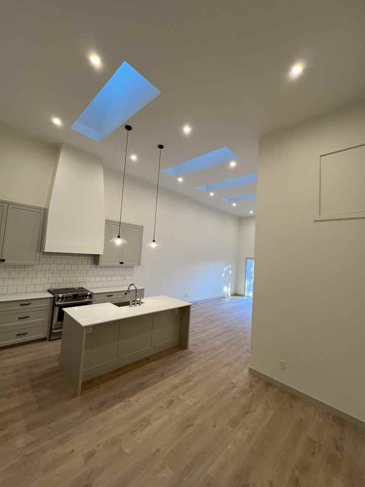 7925 East Saanich Rd #B - Photo 5 of 24