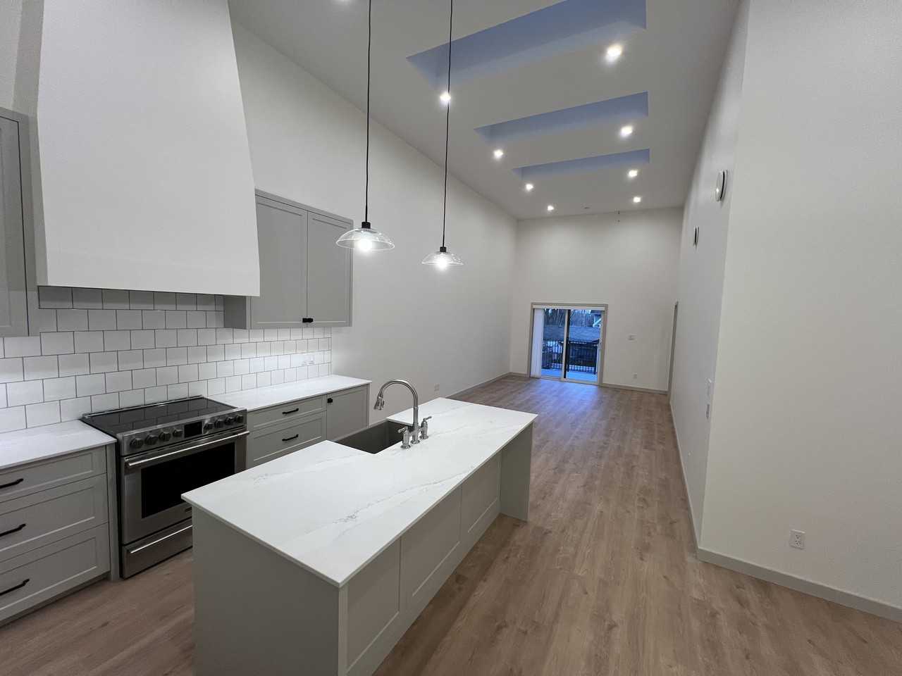 7925 East Saanich Rd #B - Photo 7 of 24