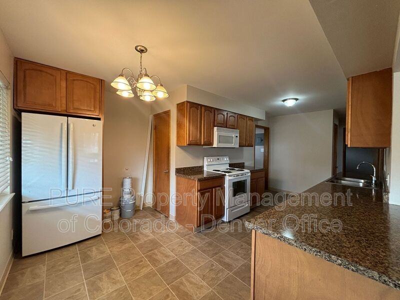 3900 Yarrow St - Photo 4 of 20