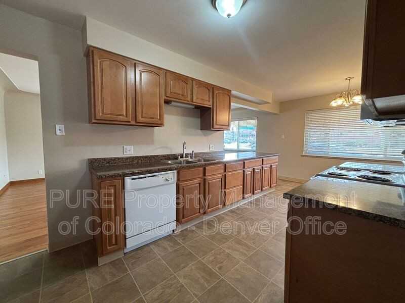 3900 Yarrow St - Photo 5 of 20