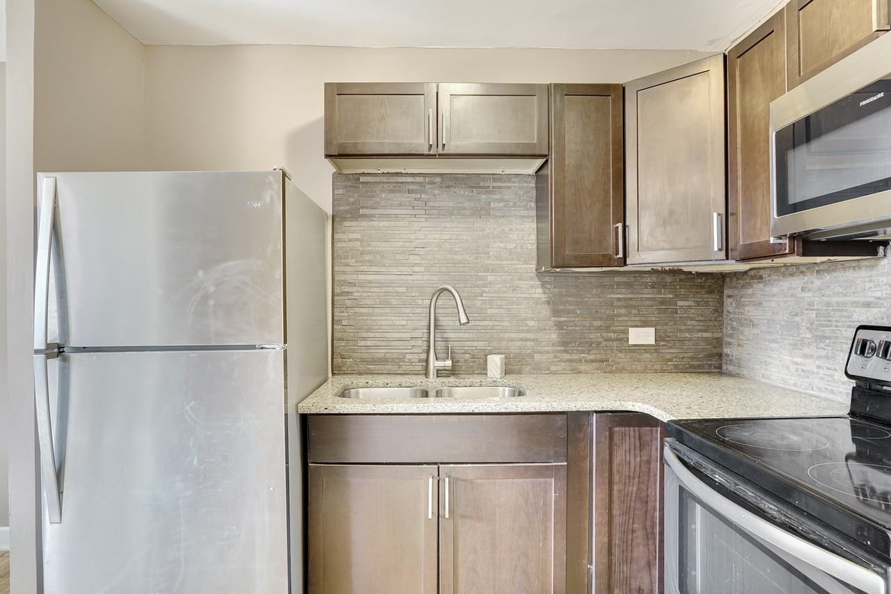 4724 S Vincennes Ave403 #403 - Photo 4 of 26