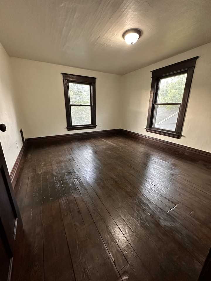 910 S Main St #1 - Photo 7 of 8