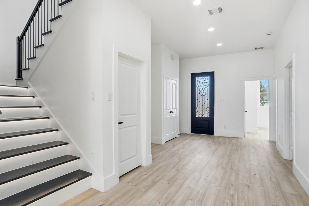 128 Cedar St #1 - Photo 5 of 26