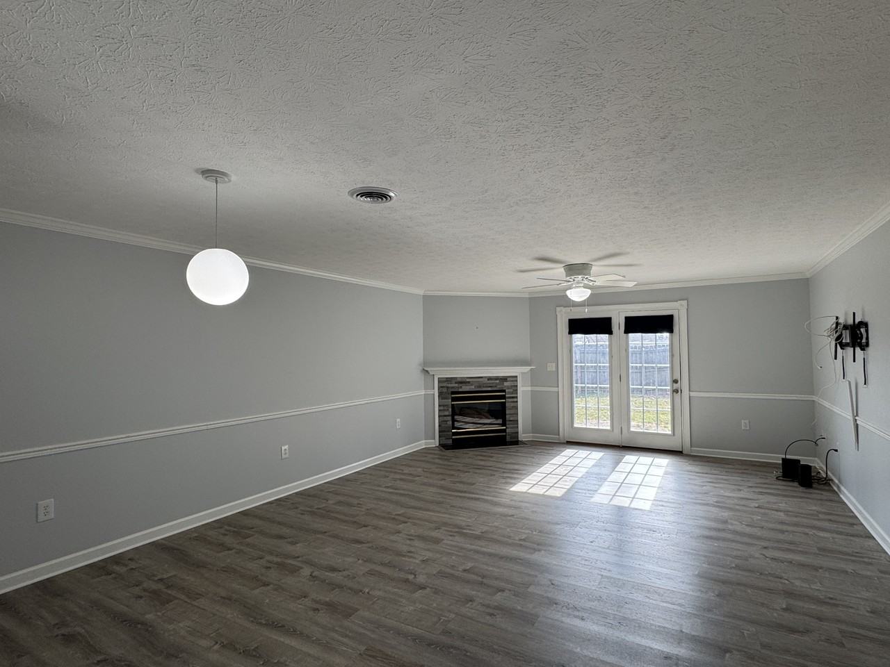 103 Pinewood Dr #1 - Photo 3 of 17