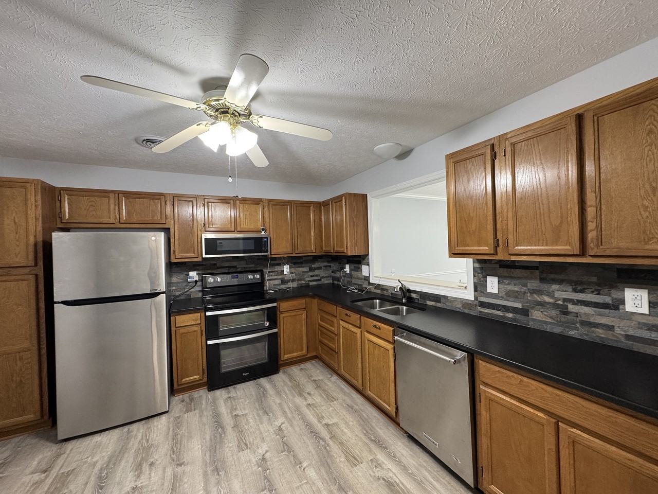 103 Pinewood Dr #1 - Photo 5 of 17