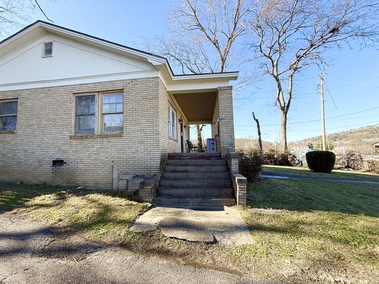 834 Malvern Ave #1 - Photo 3 of 17