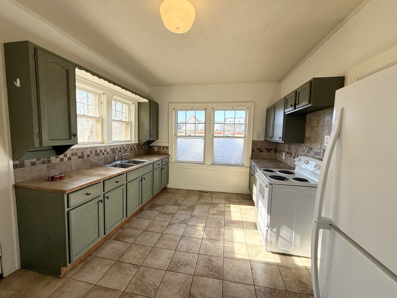 834 Malvern Ave #1 - Photo 6 of 17