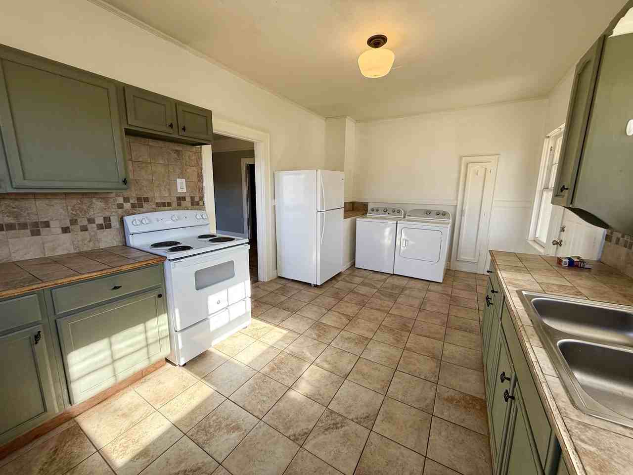 834 Malvern Ave #1 - Photo 7 of 17