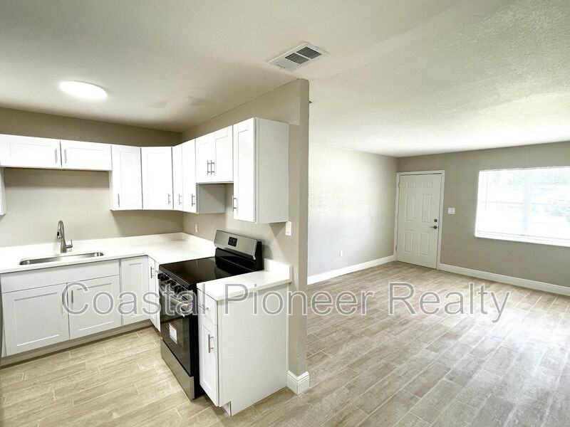 8310 Croton Ave - Photo 5 of 23